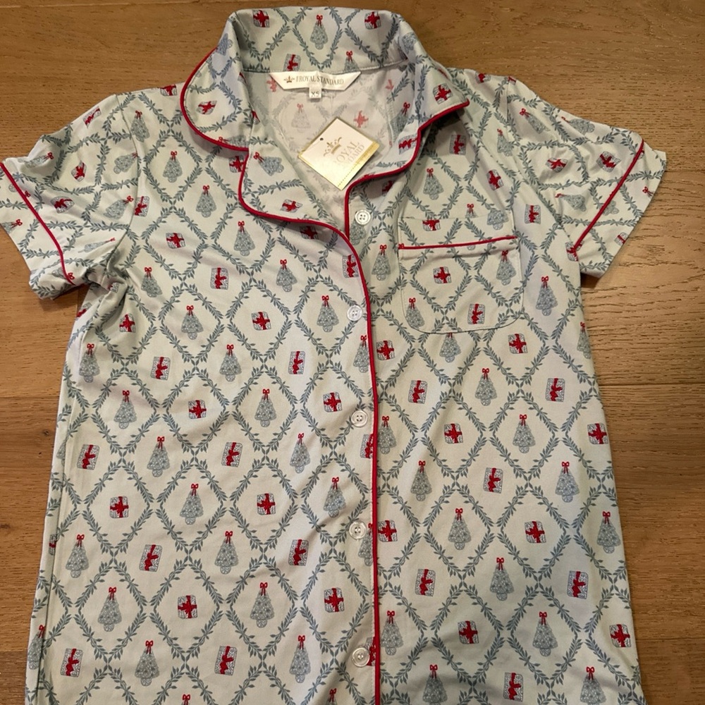 Royal standard pajama top grand Christmas trees and gifts blue x small